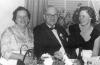 Hans Peter Petersen med døtrene Inger ‎(t.v.)‎ og Aase ‎(t.h.)‎. Foto ca. 1953