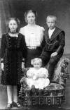 Kirsten Marie og Isak Dieckmanns 4 yngste børn. Foto 1912